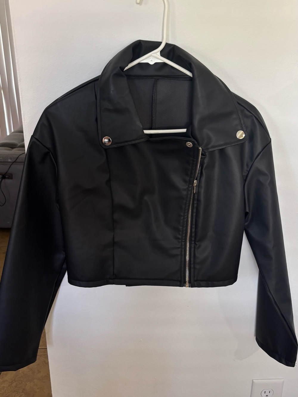 SHEIN Black Faux Leather Cropped Moto Jacket